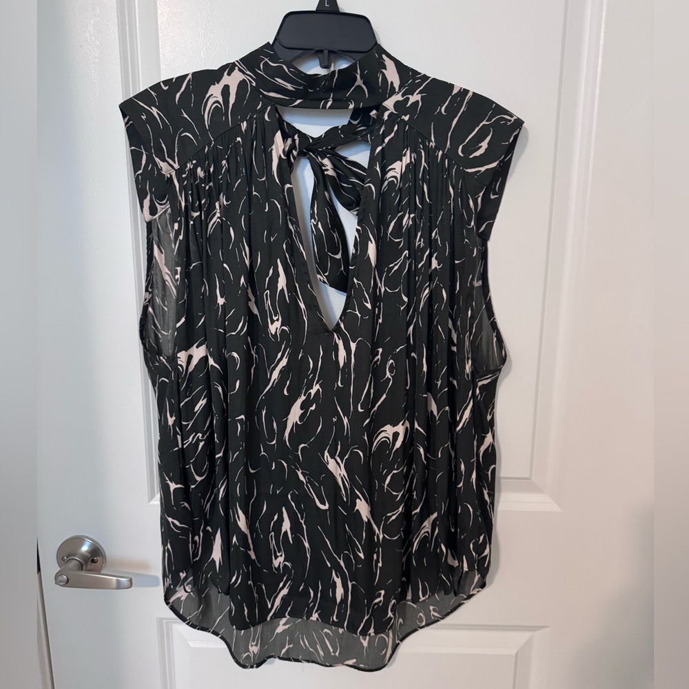 Free People Sleeveless Blouse with Keyhole Front and Low Back LARGE pre owned